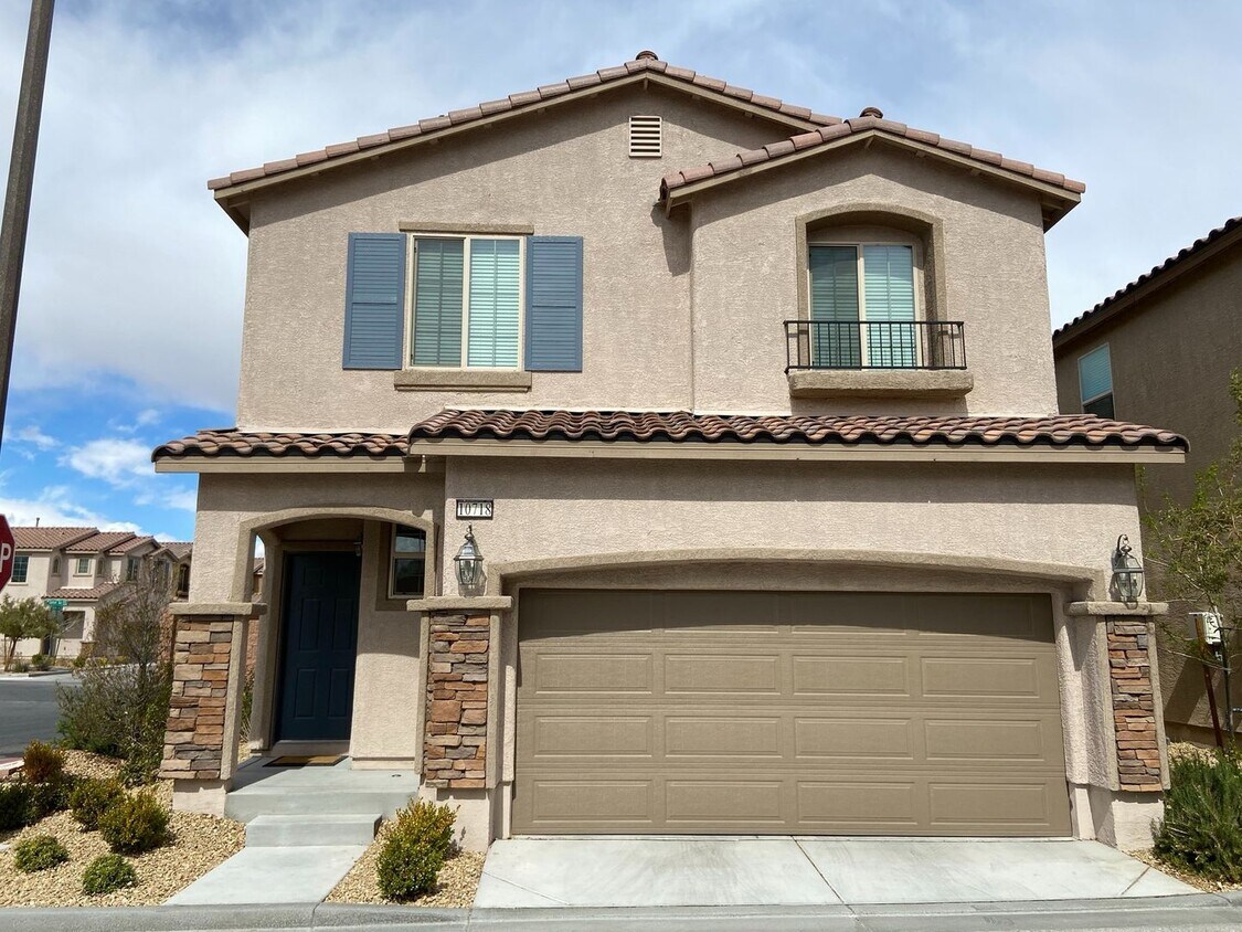 Foto principal - Gorgeous Home in Gated Community!