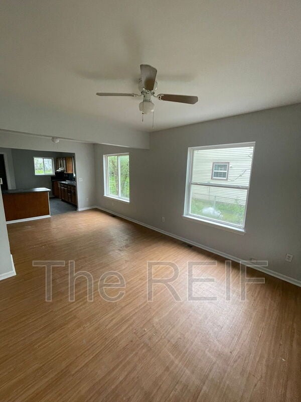 Building Photo - 1082 W Juliah Ave