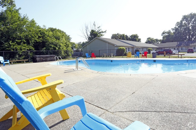 Piscina - Port O'Call Apartments