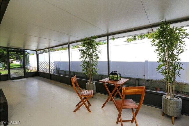 Foto del edificio - 698 107th Ave N