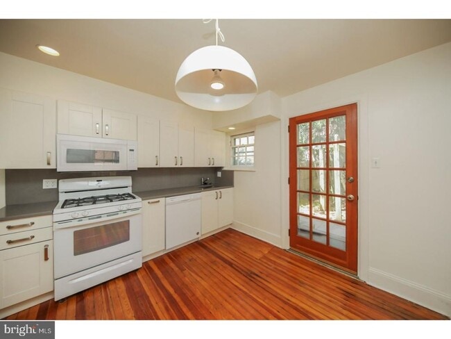 Building Photo - 17 E Willow Grove Ave
