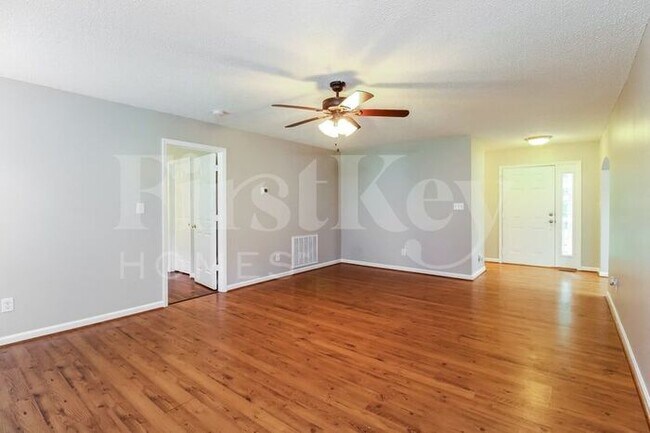 Building Photo - 400 Belmont Dr