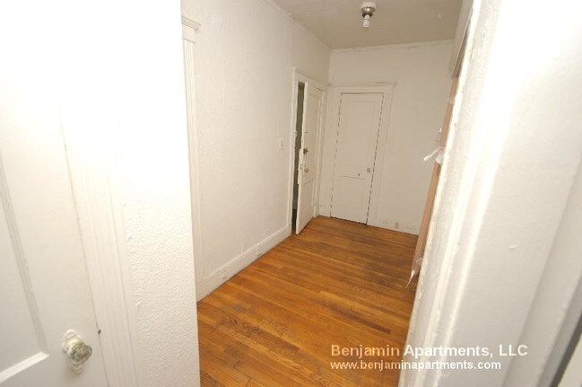 Building Photo - 8 Vinal St