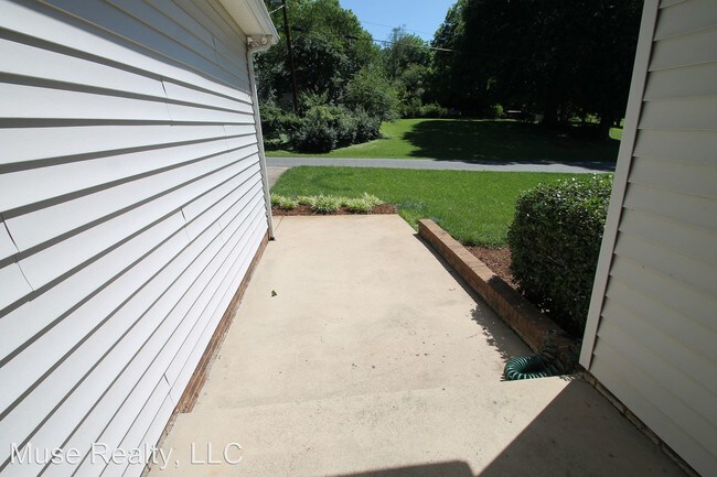Building Photo - 3 br, 2 bath House - 106 W Elliott Street