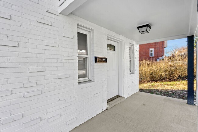 Foto del edificio - Newly Renovated 3 Bed/2.5 Bath Home - Cent...