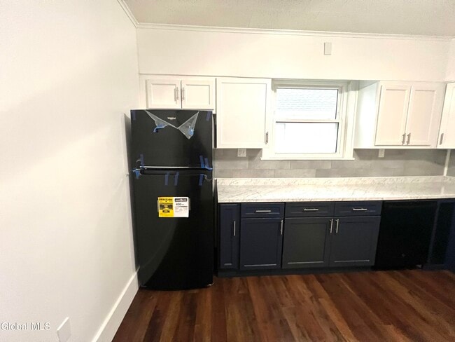 Foto del edificio - 83 Arnold Ave