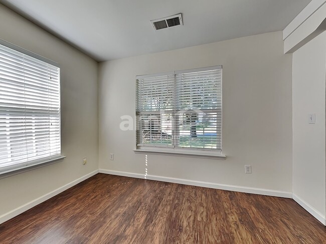 Building Photo - 500 Pawley Dr
