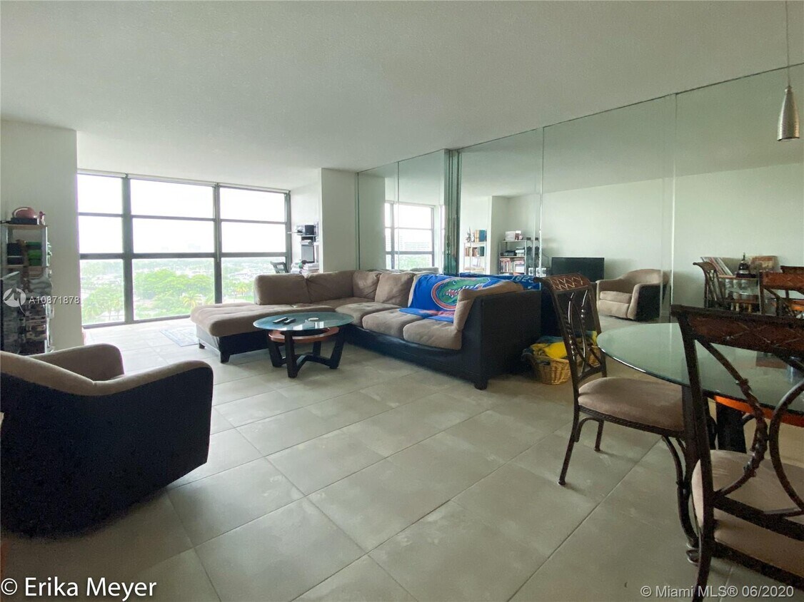 Foto principal - 400 Leslie Dr