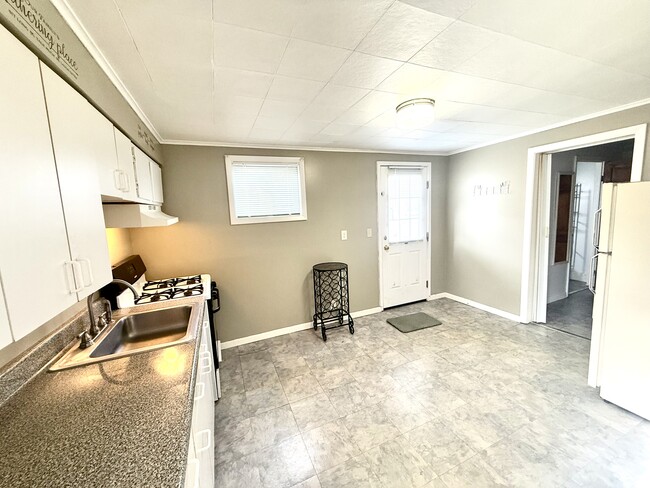 Photo - Seneca Turnpike East 220/222 Apartment