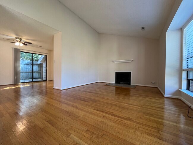 Foto del edificio - 6828 Ray Rd