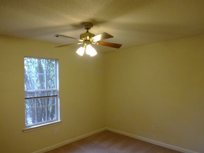 Foto del edificio - 241 Fairbrook Ln