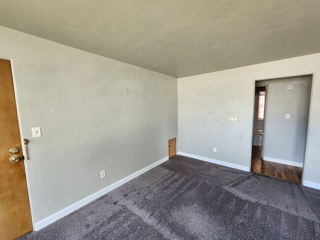 Foto del edificio - Ground Level Apartment in Neenah! Heat & Water Included