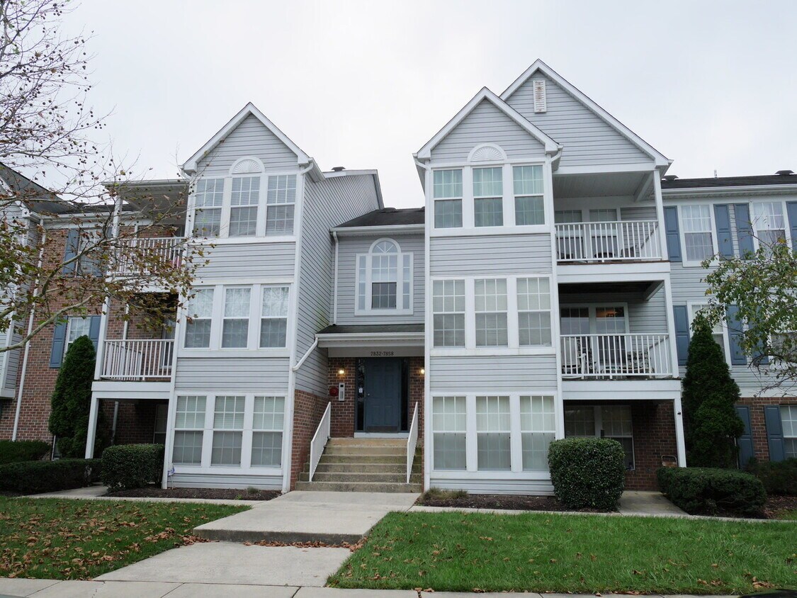 Primary Photo - 2 Bedroom Condominium Located in Stonegate...