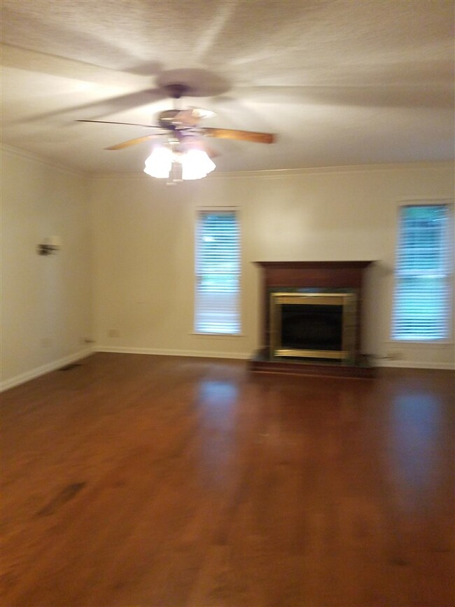 Building Photo - 225 Fisherville Rd