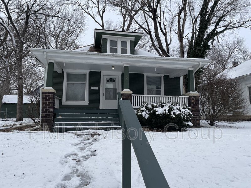 Primary Photo - 1121 SW Woodward Ave
