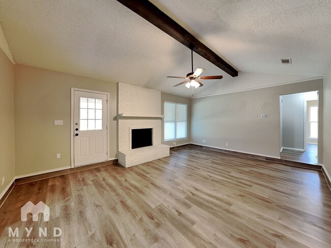 Building Photo - 3528 Park Lake Dr