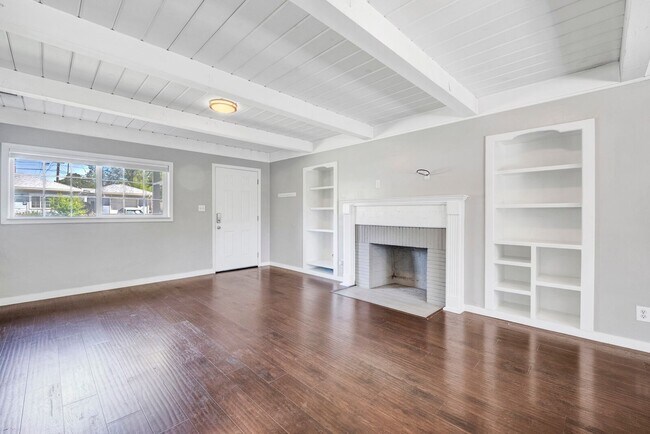 Building Photo - 2416 Wulff Ln