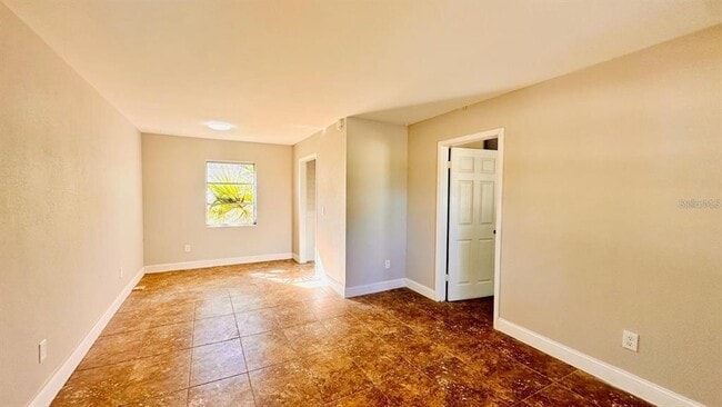 Foto del edificio - 390 W Haines Blvd