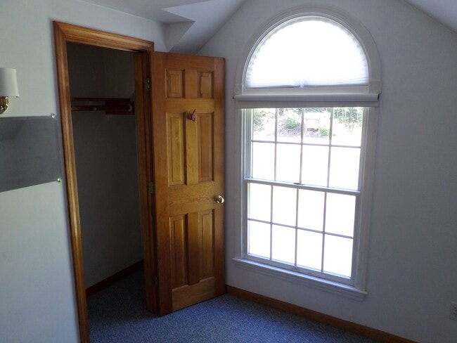 Building Photo - 188 Flaggy Meadow Rd