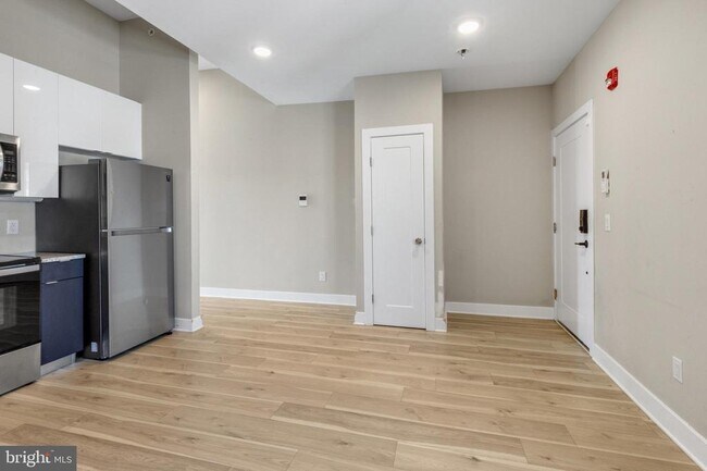 Foto del edificio - 2150 N Front St