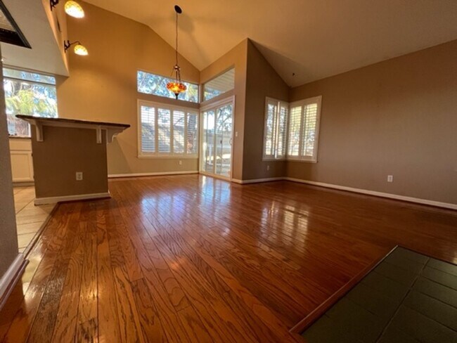 Foto del edificio - Charming 3 Bedroom 2 Bath with Large Backyard on Corner lot