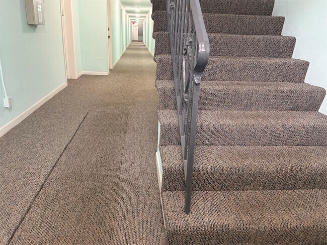 Foto del edificio - 412 S Cypress Rd