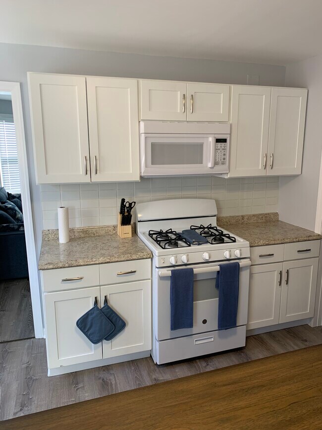 174 Orland St Unit Private room for rent, Bridgeport, CT 06605