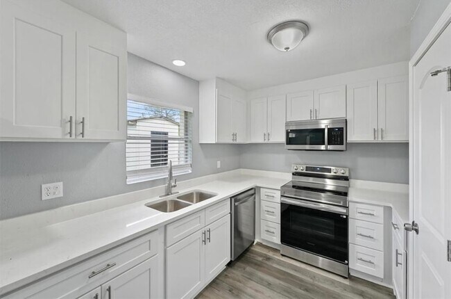 Foto del edificio - 405 Kelly Ln