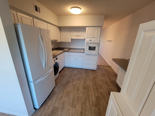 Foto del edificio - 2363 Israeli Dr