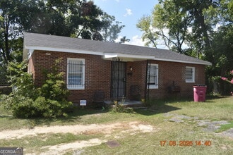 Building Photo - 881 Poppy Ave