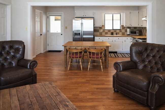 Building Photo - 1007 Cll De Oro