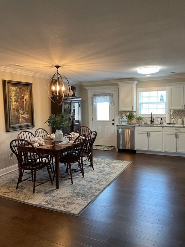 Foto del edificio - Maryville 37803 - 3 Bedroom 2 bath one level home just outside the city limits - Contact Ed Johns...