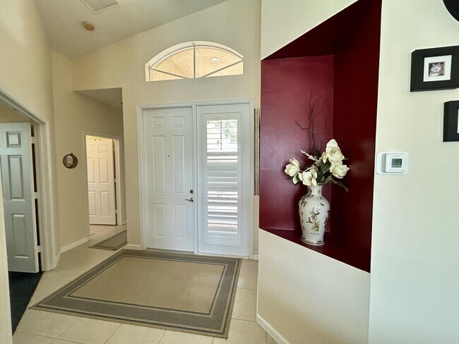 Foto del edificio - 360 Shoreline Cir