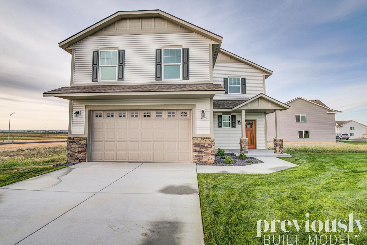 Foto principal - Stunning 3 Bed, 2.5 Bath Home in Spokane V...