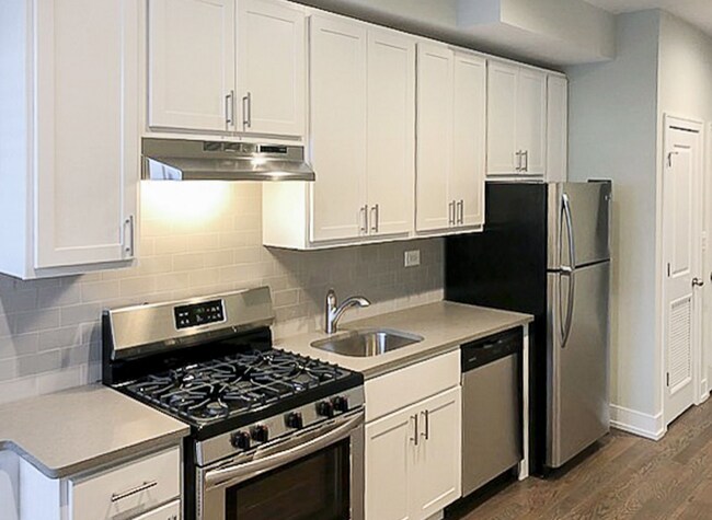 Building Photo - 3820 N Sheffield Ave