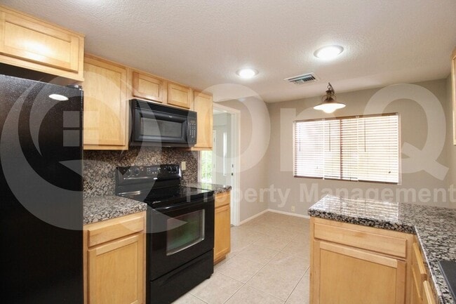 Building Photo - 2432 N Augusta Dr