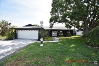 Building Photo - 1019 Spindle Palm Way
