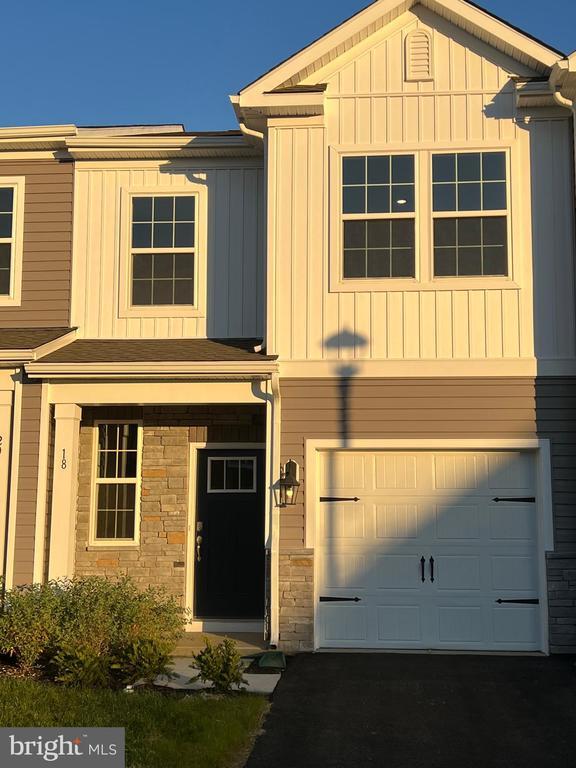 Foto principal - 18 Elliot Ln