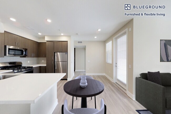 Building Photo - 5685 Park Dr