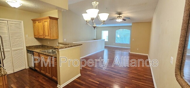 Building Photo - 4340 S Kirkman Rd