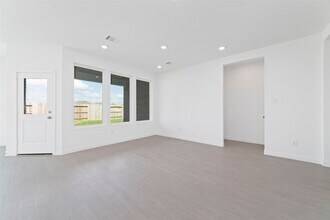 Building Photo - 3040 Avenida Sonoma Dr