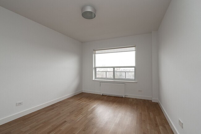 Photo du bâtiment - 111 Lawton Blvd