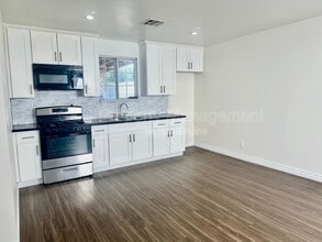 Building Photo - 7053 Lindley Ave