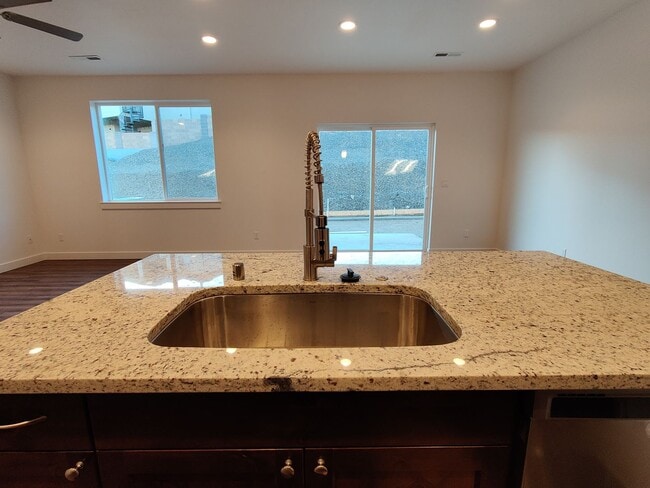 Building Photo - Contemporary Townhome with Open Floor Plan...