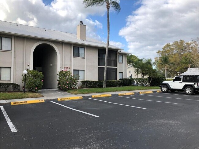 Edificio de condominios - 2050 Hunters Glen Dr