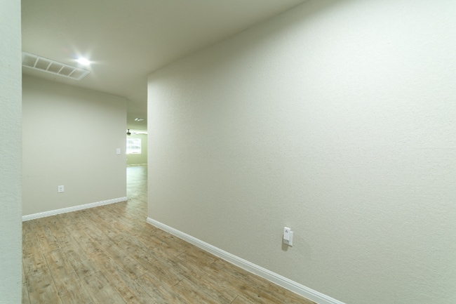 Building Photo - 10126 Relic Oaks