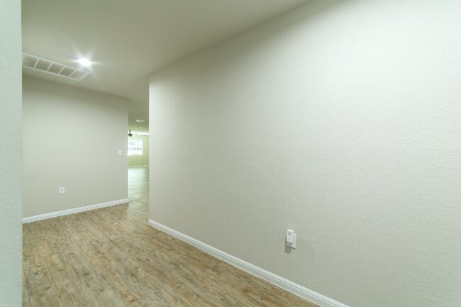 Foto del edificio - 10126 Relic Oaks