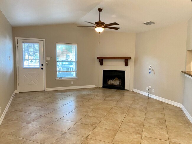 Building Photo - 3/2 Home Available for Lease!