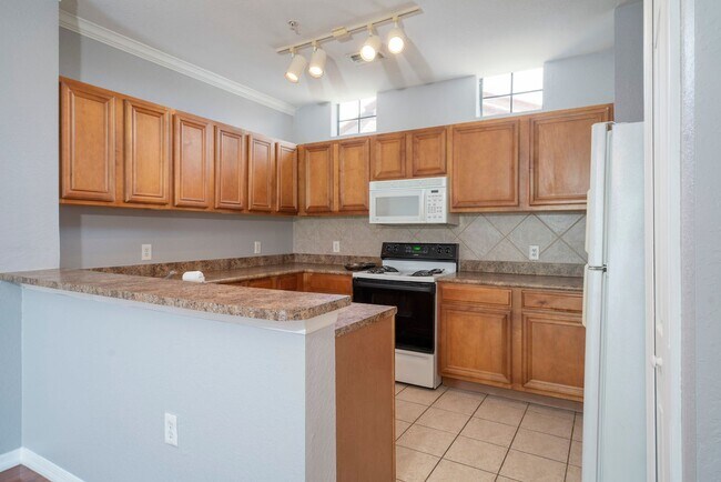 Foto del edificio - Nice 3/2.5 Townhouse with 2-Car Garage in ...