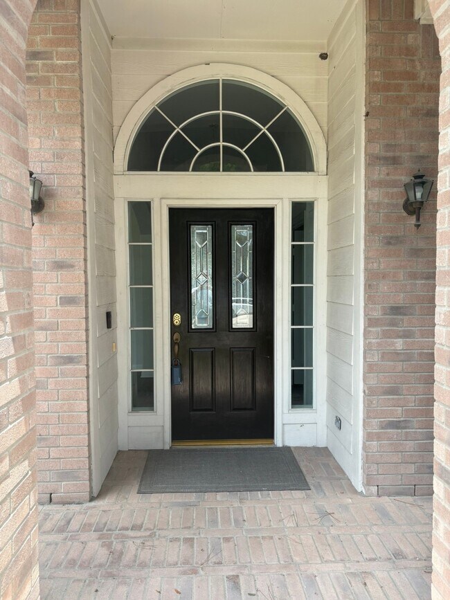 Building Photo - 18326 Hollow Branch Ct